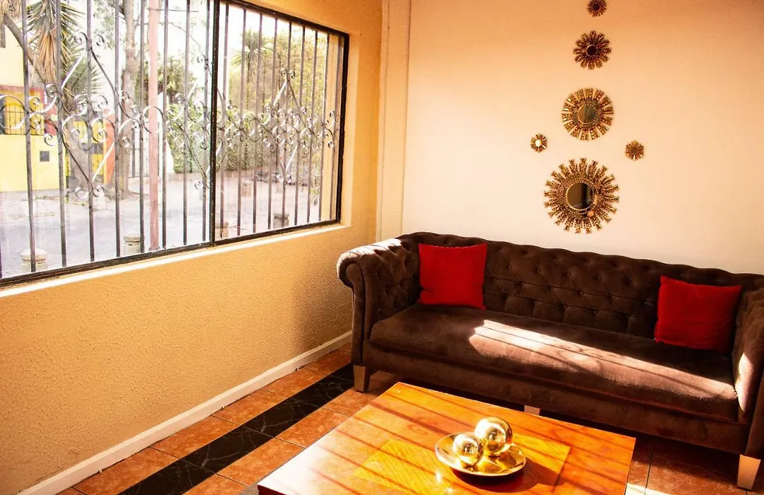 Hostal Loro Verde-1